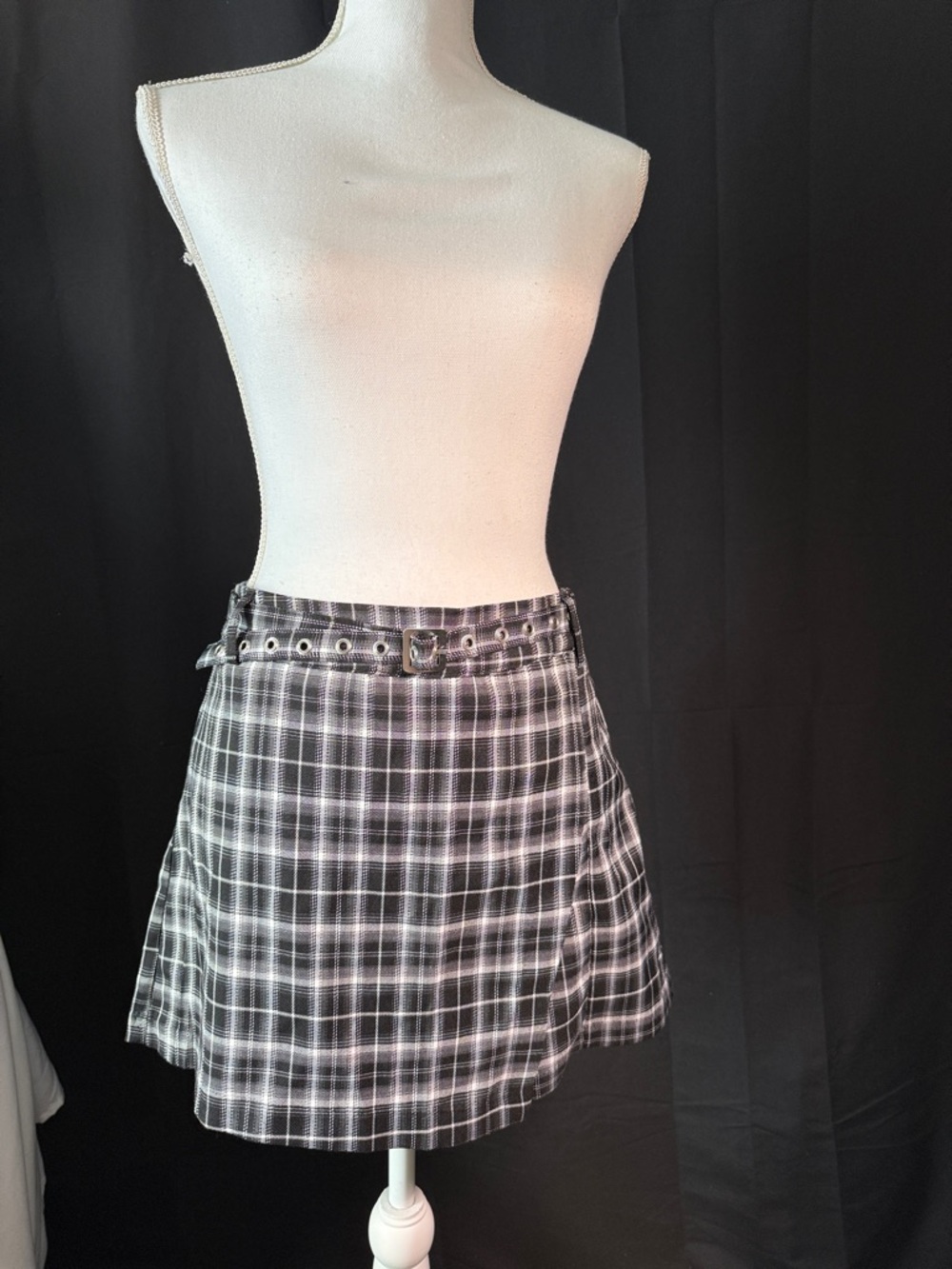 Love Tree Black and White Plaid Mini Skirt with Grommet Belt